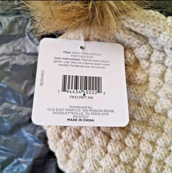 Ladies Hat Textured Knit Faux Fur Pom-Pom Off White Toboggan Cap Warm Comfy Cozy - Picture 4 of 7